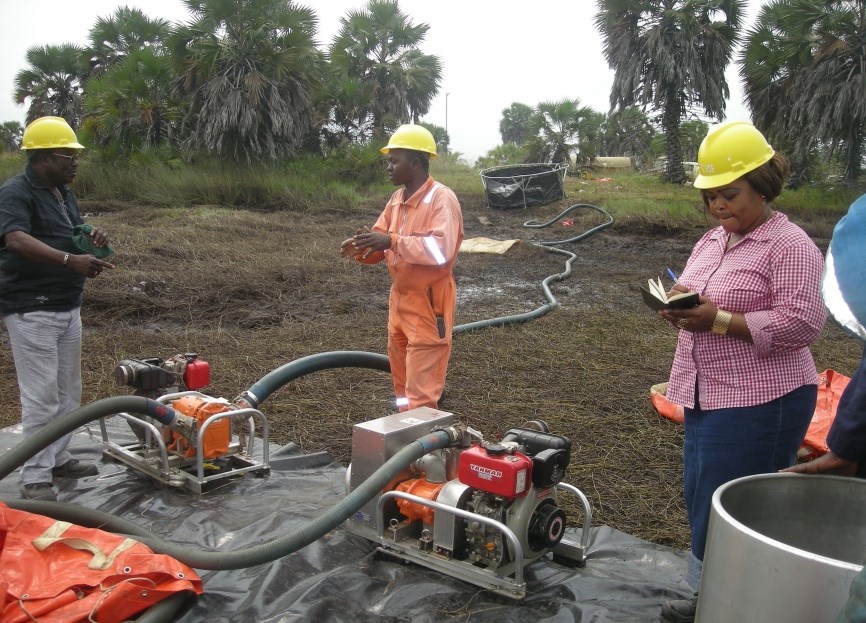 Équipement de pompage d'eau sur le terrain